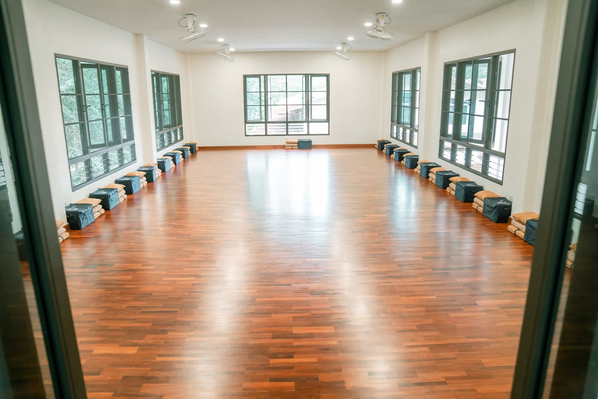 อาคารพุทธบุตรแก้ว