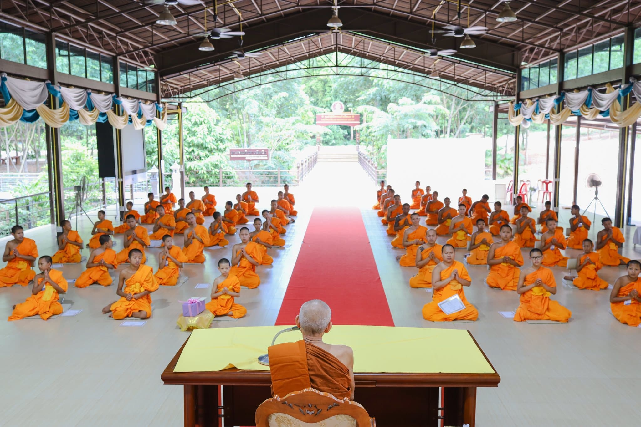 อาคารแก้วสารพัดนึก